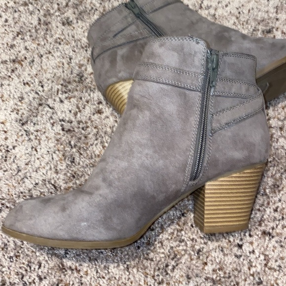 Express Booties - Picture 2 of 5